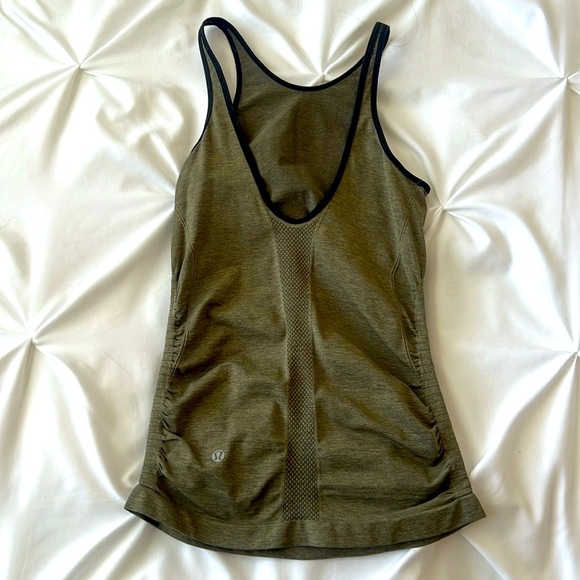 Lululemon 🍋 army green top - Picture 2 of 6